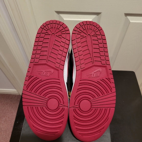 Air Jordan 1 Mid Bred Toe - Picture 6 of 8